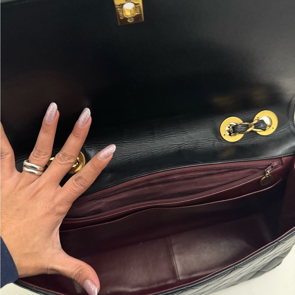 Chanel Maxi Classic Flap Bag 24K - Picture 14 of 17